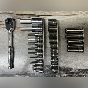Snap On 3/8 Ratchet and Socket Set